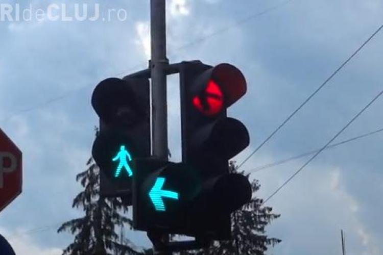 Șofer contrariat de un semafor în Cluj-Napoca: Oare iau amendă? - VIDEO