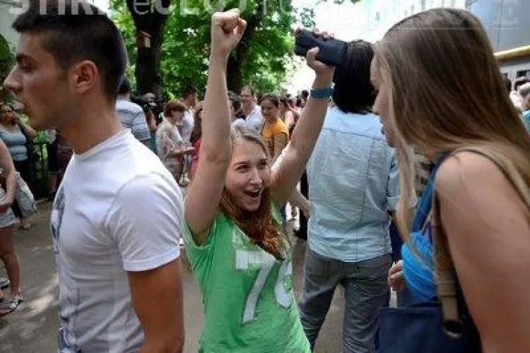 Elevii de zece la BAC vor primi 3.000 de lei din partea Guvernului