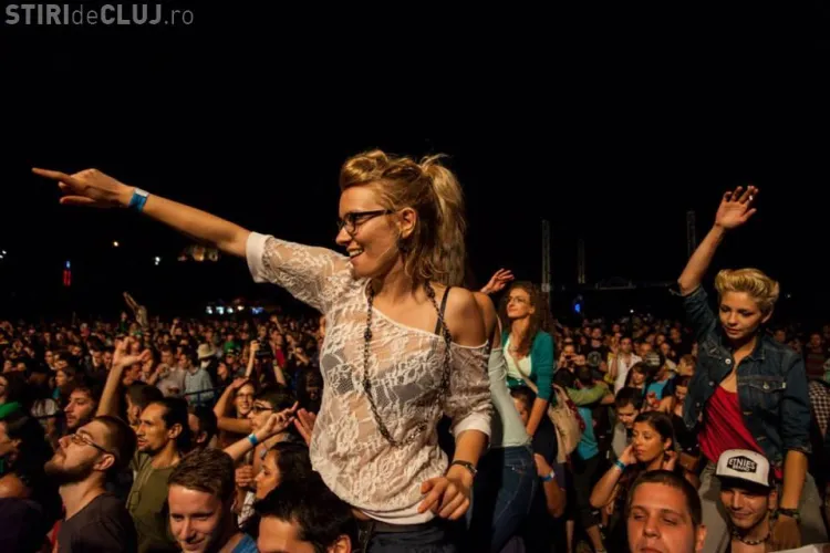 Așa a fost prima zi de la PENINSULA 2013! Muzică, fete frumoase și distracție - Galerie FOTO