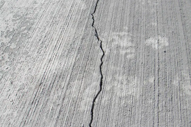 Fisuri la pista de 2.100 de metri de la Aeroportul Internațional Cluj. Ce spun oficialii Consiliului Județean Cluj - VIDEO