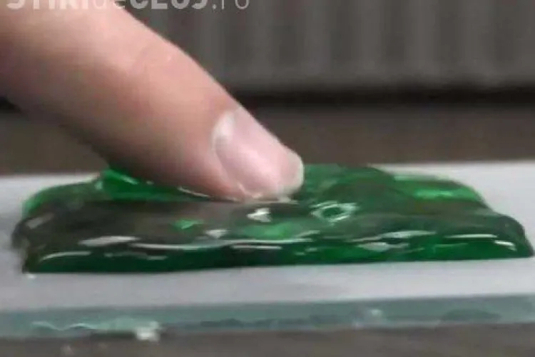 Cum să îți transformi telefonul într-un aparat impermeabil VIDEO