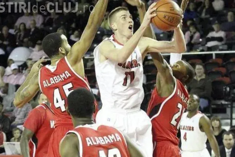 U Mobitelco a adus un american de doi metri înălțime