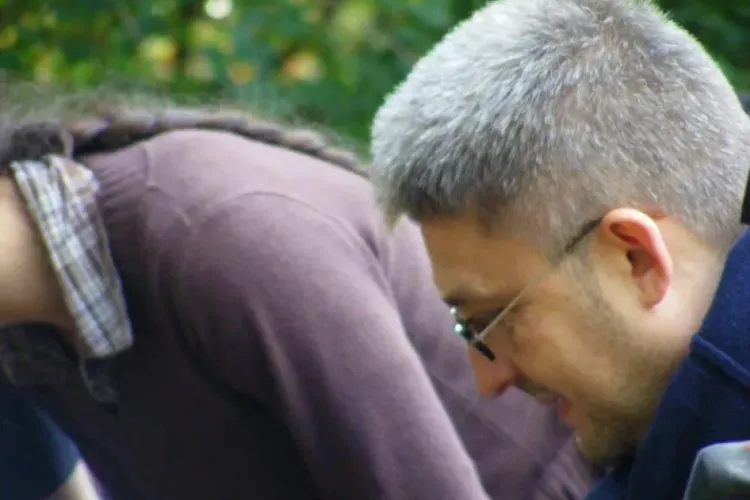 Fostul șef al IML Cluj, Costel Siserman, a încasat 2 ani salariul de la Legală, deși lucra cu acte în regulă la o universitate din Franța