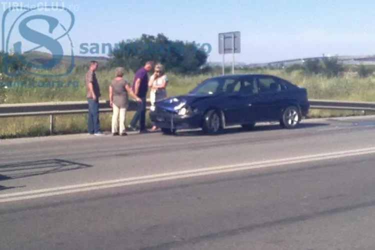 Un autobuz cu călători era să se răstoarne la intrare în Apahida. Pasager: Două roți s-au desprins de la autobuz - FOTO