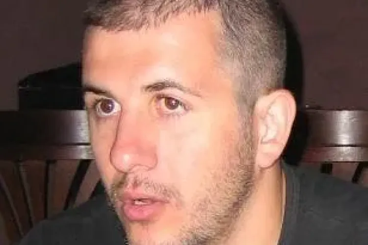 Antrenor de înot de la Olimpic, ”căsăpit” în bătaie de doi bătăuşi CHIAR în faţa copiilor pe care îi antrena - EXCLUSIV