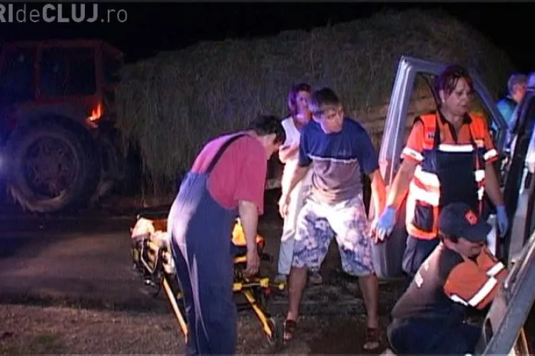 Un microbuz cu 6 muncitori din Dej a intrat sub un tractor nesemnalizat la Sanmarghita - VIDEO
