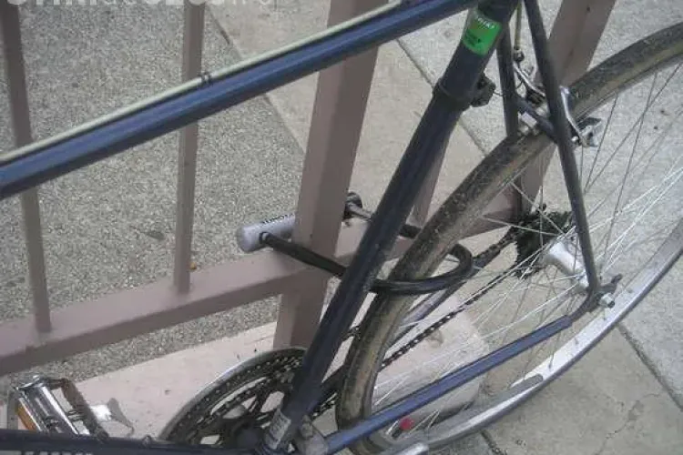 Două clujence prinse după ce au furat 6 biciclete din Mănăștur
