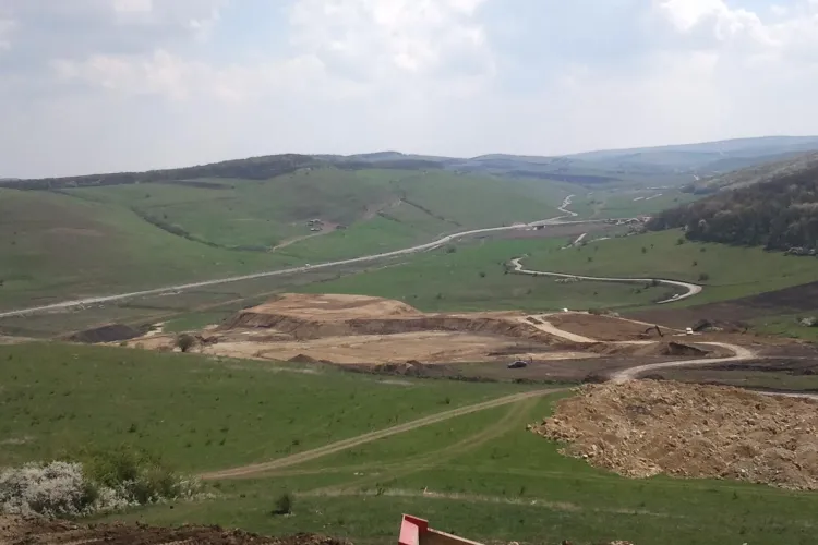 Încep lucrările la noul drum spre Depozitul de gunoi al Clujului de lângă Pata Rât