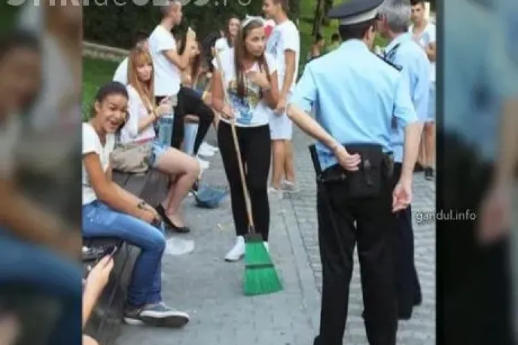 Cum au fost UMILIȚI câțiva tineri care au aruncat coji de semințe pe jos, în parc