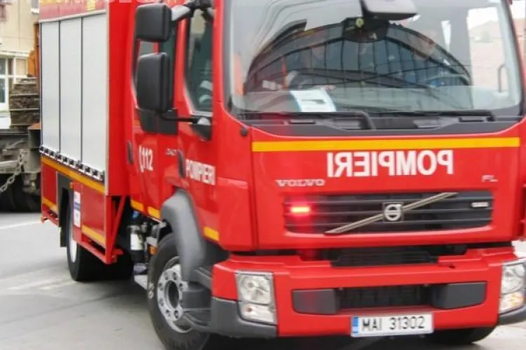 Incendiu în localitatea Sânmărghita. o cabană a ars până la temelii