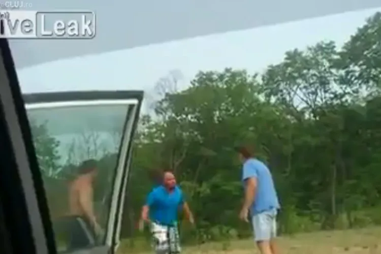 A făcut pe șmecherul în trafic și a încasat o bătaie soră cu moartea - VIDEO