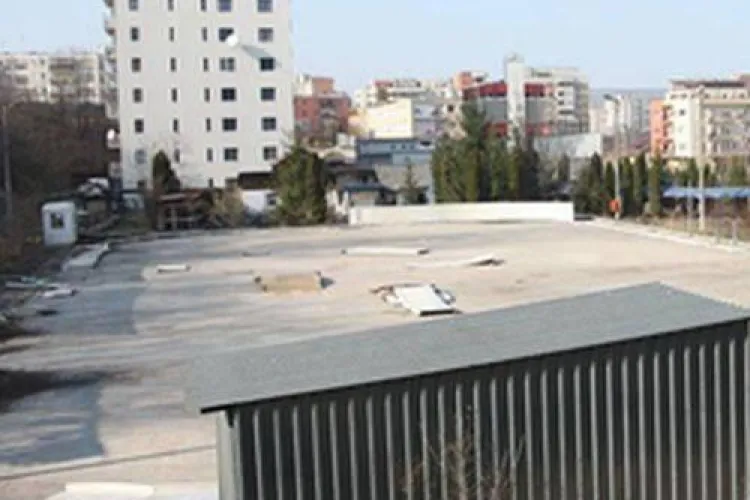 Un clujean se plânge municipalității de romii care locuiesc în ilegalitate pe strada Teodor Mihali