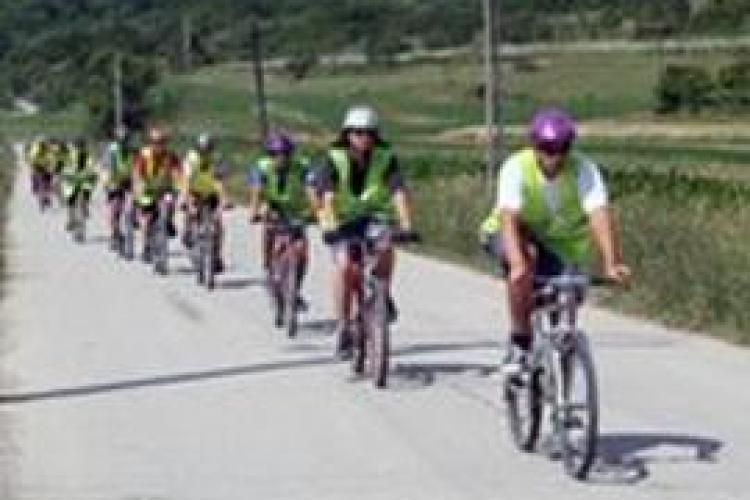 Expediţie de ciclism ”Pe urmele trecutului” organizată de un liceu clujean pe Transfăgărăşan