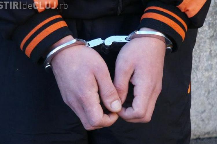 Bărbat suspectat de furt din locuințe, prins de Poliția Cluj la volanul unei mașini furate