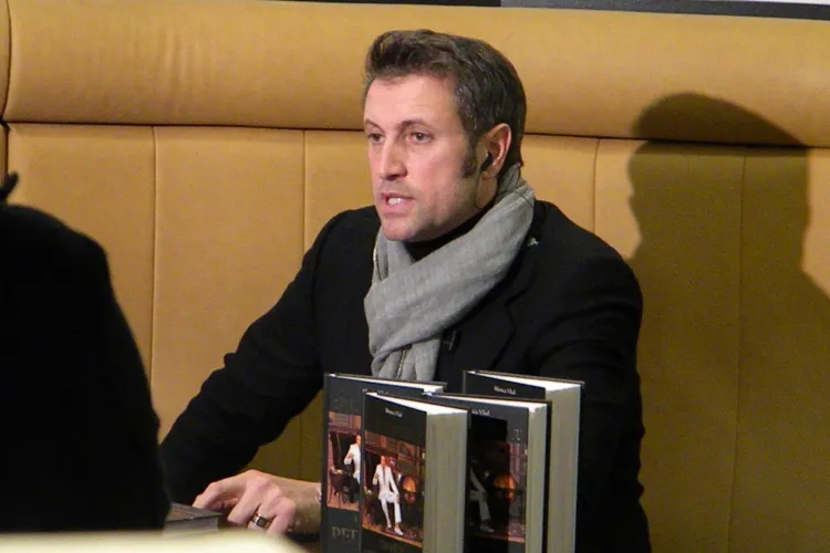 Botezatu într-o ipostază jenantă pentru un bărbat, într-un club de pe litoral - FOTO