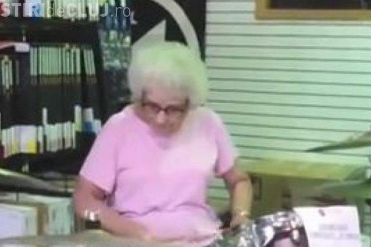 CLIPUL ZILEI: O bunicuță a ajuns vedetă pe internet dup ce a fost filmată în magazin VIDEO