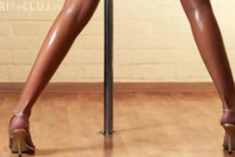 Polițiștii s-au ȘOCAT când au CONFISCAT bacşişurile unei STRIPTEUZE