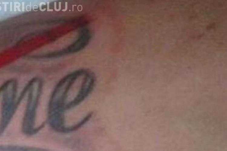 IMAGINEA ZILEI: Soluția inedită a unui tânăr pentru a scăpa de tatuajul cu fosta iubită FOTO