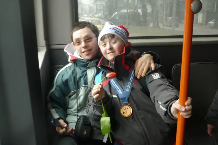 Povestea unui alt tânăr clujean cu Sindrom DOWN care a REUȘIT: Mihai a luat BAC -ul și are o iubită - FOTO