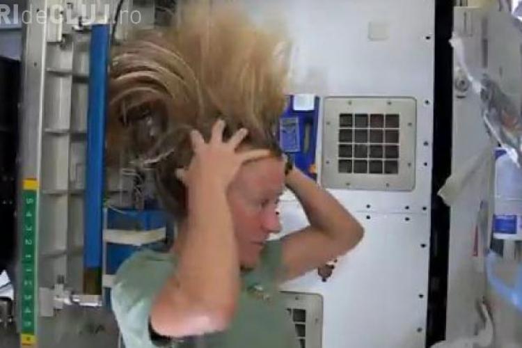 Cum se spală astronauţii pe cap? Vezi o demonstrație din Staţia Spaţială Internaţională - VIDEO