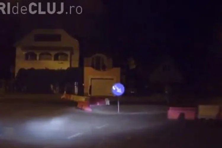 Au demontat sensul giratoriu din Gheorgheni și au ”baricadat” drumul - VIDEO
