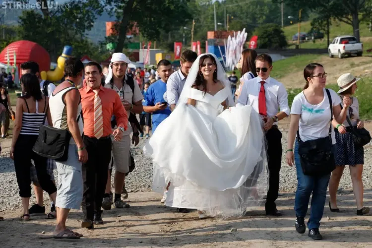 Cu mireasa la Peninsula 2013! Au furat mireasa și au dus-o pe Valea Gârbăului - FOTO