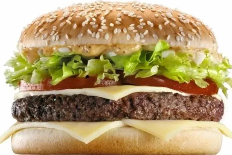 Descoperire dîntr-un sandviș de la McDonald's care l-a dezgustat - FOTO