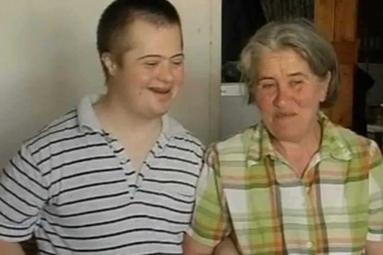 UMILINȚELE prin care a trecut elevul cu Sindrom Down din Cluj care și-a luat BAC -ul: Era ciuca bătăilor de joc în școală