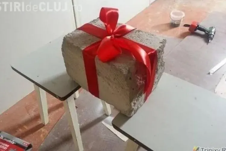 Un cuplu a primit cadou de nuntă o cărămidă. Surpriza găsită înauntru i-a copleșit FOTO
