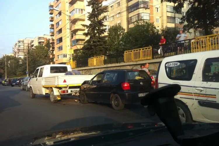 Și-a făcut praf mașina, pe Aurel Vlaicu, într-un moment de neatenție - FOTO