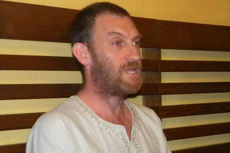 Clujeanul arestat pentru că a dus în Marea Britanie 145 de COSONI de AUR DACICI îi ATACĂ pe procurori