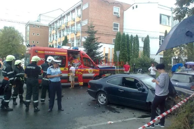 Accident în Mănăștur, la intersectia străzilor Taberei și Tasnad - FOTO