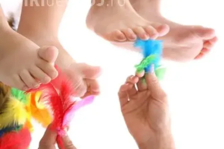 De ce râdem când suntem gâdilați? Vezi ce spun cercetătorii