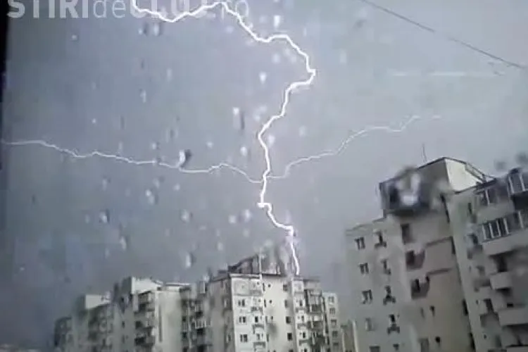 FURTUNĂ la CLUJ. COD GALBEN cu ploi, grindină şi descărcări electrice