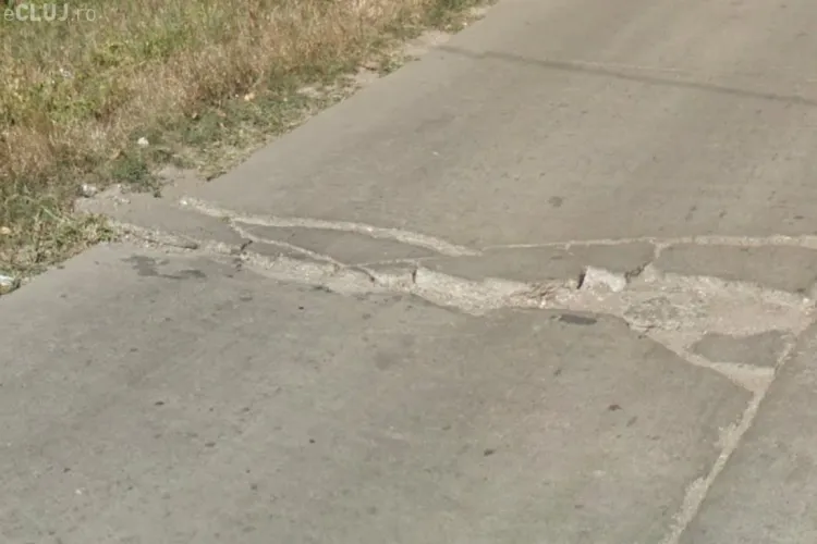 Clujenii de pe Valea Chintăului se plâng de craterele din drum. Ce răspuns a dat Emil Boc? - FOTO