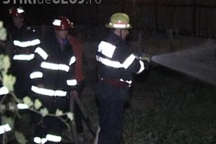 Incendiu la Mintiul Gherlii. O casă a fost aproape mistuită de flăcări VIDEO
