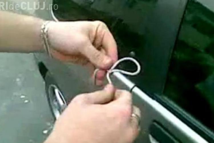 Ti-ai închis cheile în maşină? Cum poți deschide portiera în 10 secunde - VIDEO