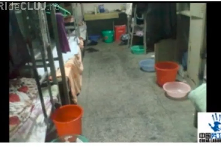 Imagini cu camera ascunsa din fabricile Apple din China. Muncitorii care produc smartphone -uri de sute de euro dorm in conditii greu de imaginat