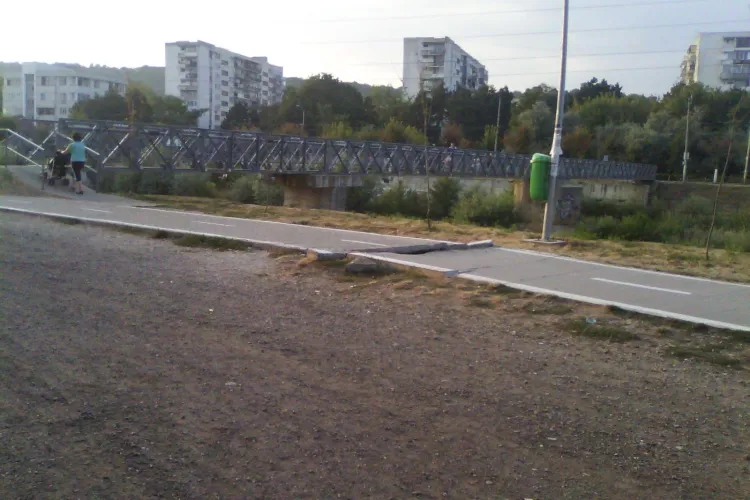 Bicicliștii reclamă DEGEABA că pista de la Sala Sporturilor a crăpat - FOTO