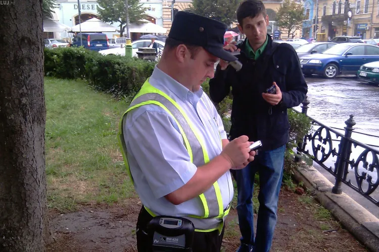 Cerșetorii ridicați din centrul Clujului. Au fost îndepărtate și reclamele amplasate ilegal