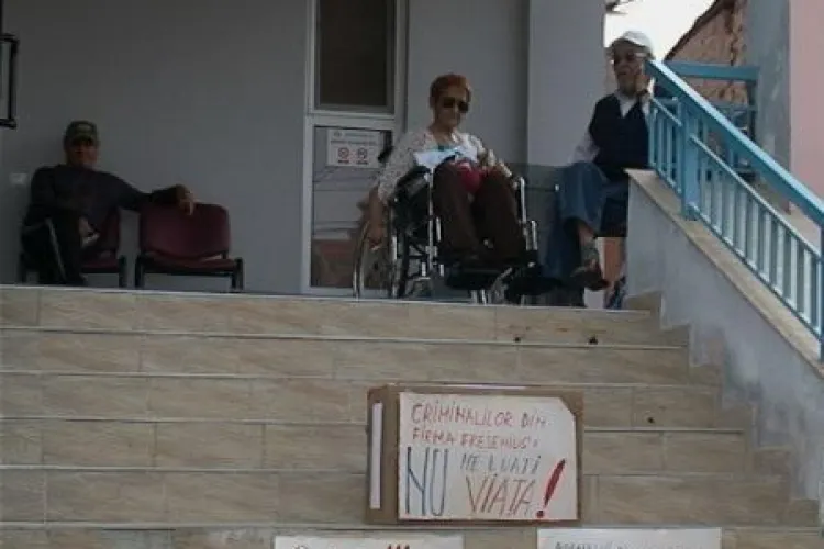 Centrul de dializă de la Dej nu se mai ÎNCHIDE. Pacienții au renunțat la grevă