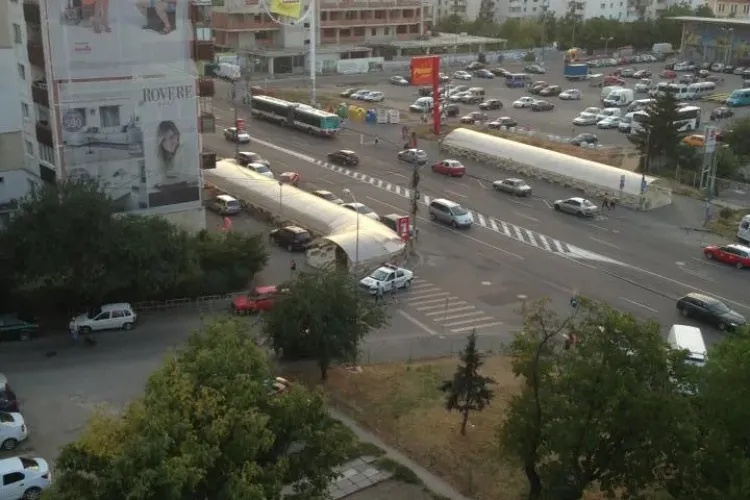 Poliția parchează pe trecerea de pietoni în Mănăștur: Pe ei cine îi amendează? - FOTO