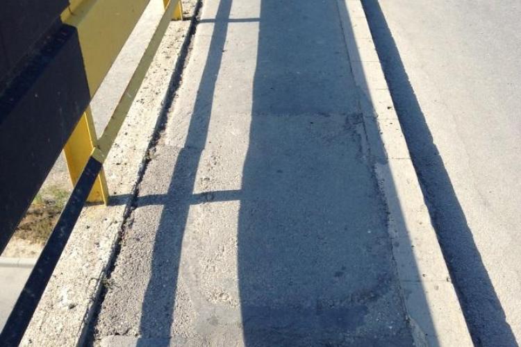 Podul din Piața Gării este un pericol pentru clujeni - FOTO