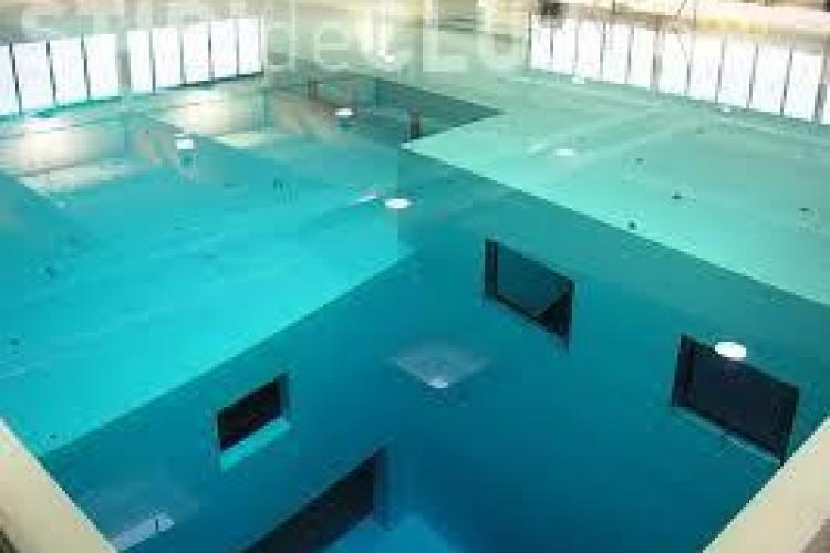 Cum arată cea mai adâncă piscină din lume GALERIE FOTO
