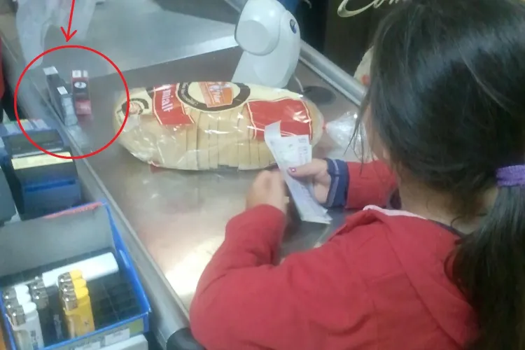 O fetiță de 8 ani cumpără țigări la un magazin din Gheorgheni. Vânzătoarea o întreabă ce MODEL VREA - FOTO