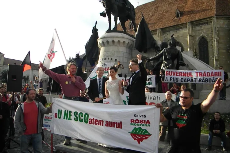 O mireasă a fost dusă la protestul Roșia Montană, din Piața Unirii - FOTO și VIDEO