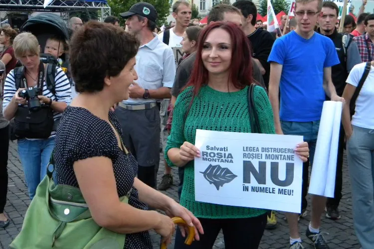 Soția lui Emil Boc a protestat pentru salvarea Roșiei Montane - FOTO