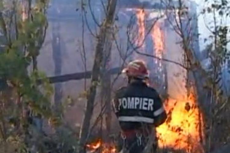 Incendiu din localitatea Salatiu. O casă a fost făcuta scrum VIDEO