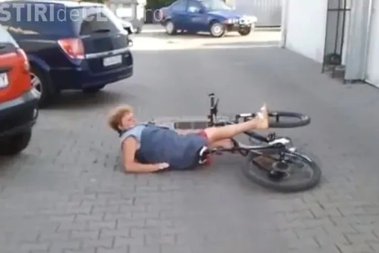 Bicicleta nu e pentru toată lumea. Ce a pățit o clujeancă - VIDEO