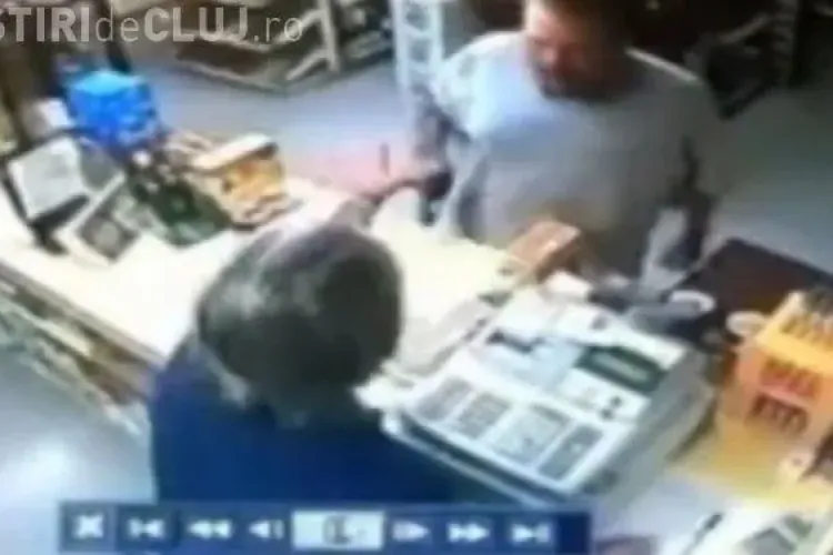 A vrut să jefuiască un magazin, însă era să fie omorât. Vezi ce a pățit un hoț VIDEO